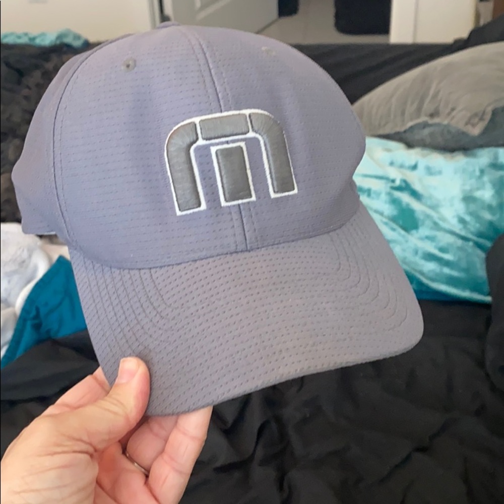 Men’s Travis Matthew gray hat L-XL GUC
